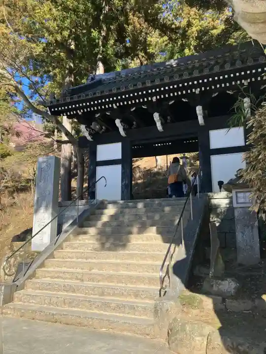 楽法寺(雨引観音)の{uncategorized: "未分類", other: "その他", undefined: "問題あり", building: "その他建物", grave: "お墓", sacred_gate: "鳥居", guardian: "狛犬", statue: "像", buddha: "仏像", history: "歴史", nature: "自然", garden: "庭園", animal: "動物", pagoda: "塔", temizu: "手水舎", mountain_gate: "山門・神門", sanctuary: "本殿・本堂", subordinate: "末社・摂社", art: "芸術", scenery: "景色", jizo: "地蔵", ema: "絵馬", goshuin: "御朱印", omikuji: "おみくじ", items: "授与品その他", amulet: "お守り", goshuincho: "御朱印帳", eats: "食事", festival: "お祭り", votive_dance: "神楽", shichigosan: "七五三参", wedding: "結婚式", experience: "体験その他", initially: "初詣", around: "周辺", anti_infection: "感染症対策"}