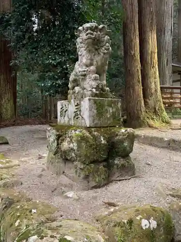 室生龍穴神社の狛犬