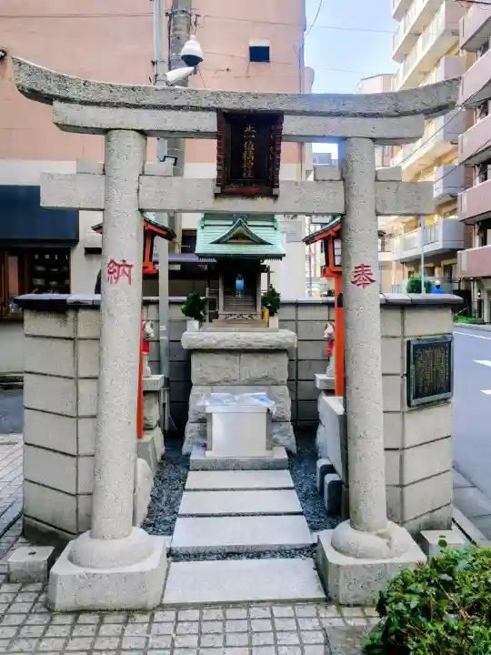 橘稲荷神社の{uncategorized: "未分類", other: "その他", undefined: "問題あり", building: "その他建物", grave: "お墓", sacred_gate: "鳥居", guardian: "狛犬", statue: "像", buddha: "仏像", history: "歴史", nature: "自然", garden: "庭園", animal: "動物", pagoda: "塔", temizu: "手水舎", mountain_gate: "山門・神門", sanctuary: "本殿・本堂", subordinate: "末社・摂社", art: "芸術", scenery: "景色", jizo: "地蔵", ema: "絵馬", goshuin: "御朱印", omikuji: "おみくじ", items: "授与品その他", amulet: "お守り", goshuincho: "御朱印帳", eats: "食事", festival: "お祭り", votive_dance: "神楽", shichigosan: "七五三参", wedding: "結婚式", experience: "体験その他", initially: "初詣", around: "周辺", anti_infection: "感染症対策"}