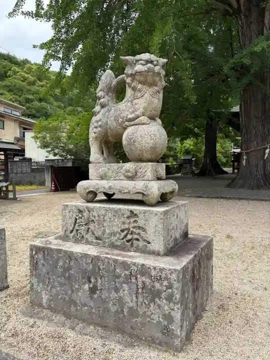 賀羅加波神社の{uncategorized: "未分類", other: "その他", undefined: "問題あり", building: "その他建物", grave: "お墓", sacred_gate: "鳥居", guardian: "狛犬", statue: "像", buddha: "仏像", history: "歴史", nature: "自然", garden: "庭園", animal: "動物", pagoda: "塔", temizu: "手水舎", mountain_gate: "山門・神門", sanctuary: "本殿・本堂", subordinate: "末社・摂社", art: "芸術", scenery: "景色", jizo: "地蔵", ema: "絵馬", goshuin: "御朱印", omikuji: "おみくじ", items: "授与品その他", amulet: "お守り", goshuincho: "御朱印帳", eats: "食事", festival: "お祭り", votive_dance: "神楽", shichigosan: "七五三参", wedding: "結婚式", experience: "体験その他", initially: "初詣", around: "周辺", anti_infection: "感染症対策"}