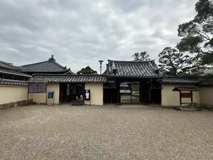 中宮寺の{uncategorized: "未分類", other: "その他", undefined: "問題あり", building: "その他建物", grave: "お墓", sacred_gate: "鳥居", guardian: "狛犬", statue: "像", buddha: "仏像", history: "歴史", nature: "自然", garden: "庭園", animal: "動物", pagoda: "塔", temizu: "手水舎", mountain_gate: "山門・神門", sanctuary: "本殿・本堂", subordinate: "末社・摂社", art: "芸術", scenery: "景色", jizo: "地蔵", ema: "絵馬", goshuin: "御朱印", omikuji: "おみくじ", items: "授与品その他", amulet: "お守り", goshuincho: "御朱印帳", eats: "食事", festival: "お祭り", votive_dance: "神楽", shichigosan: "七五三参", wedding: "結婚式", experience: "体験その他", initially: "初詣", around: "周辺", anti_infection: "感染症対策"}