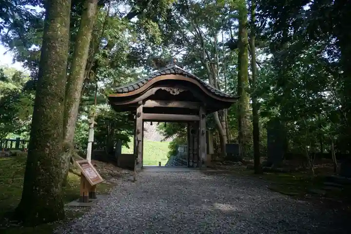 尾山神社の山門・神門