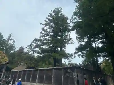 伊勢神宮外宮（豊受大神宮）の{uncategorized: "未分類", other: "その他", undefined: "問題あり", building: "その他建物", grave: "お墓", sacred_gate: "鳥居", guardian: "狛犬", statue: "像", buddha: "仏像", history: "歴史", nature: "自然", garden: "庭園", animal: "動物", pagoda: "塔", temizu: "手水舎", mountain_gate: "山門・神門", sanctuary: "本殿・本堂", subordinate: "末社・摂社", art: "芸術", scenery: "景色", jizo: "地蔵", ema: "絵馬", goshuin: "御朱印", omikuji: "おみくじ", items: "授与品その他", amulet: "お守り", goshuincho: "御朱印帳", eats: "食事", festival: "お祭り", votive_dance: "神楽", shichigosan: "七五三参", wedding: "結婚式", experience: "体験その他", initially: "初詣", around: "周辺", anti_infection: "感染症対策"}