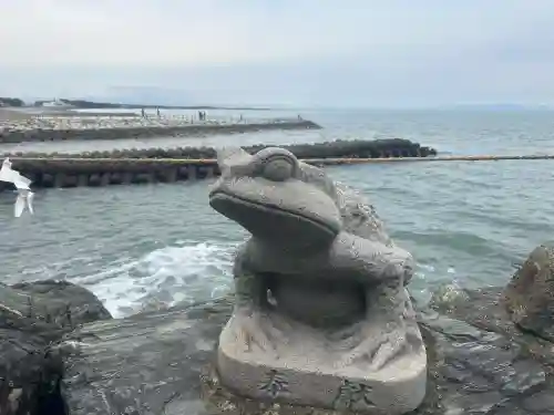 二見興玉神社の{uncategorized: "未分類", other: "その他", undefined: "問題あり", building: "その他建物", grave: "お墓", sacred_gate: "鳥居", guardian: "狛犬", statue: "像", buddha: "仏像", history: "歴史", nature: "自然", garden: "庭園", animal: "動物", pagoda: "塔", temizu: "手水舎", mountain_gate: "山門・神門", sanctuary: "本殿・本堂", subordinate: "末社・摂社", art: "芸術", scenery: "景色", jizo: "地蔵", ema: "絵馬", goshuin: "御朱印", omikuji: "おみくじ", items: "授与品その他", amulet: "お守り", goshuincho: "御朱印帳", eats: "食事", festival: "お祭り", votive_dance: "神楽", shichigosan: "七五三参", wedding: "結婚式", experience: "体験その他", initially: "初詣", around: "周辺", anti_infection: "感染症対策"}
