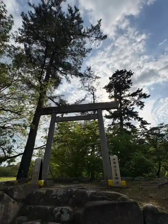 龍城神社の{uncategorized: "未分類", other: "その他", undefined: "問題あり", building: "その他建物", grave: "お墓", sacred_gate: "鳥居", guardian: "狛犬", statue: "像", buddha: "仏像", history: "歴史", nature: "自然", garden: "庭園", animal: "動物", pagoda: "塔", temizu: "手水舎", mountain_gate: "山門・神門", sanctuary: "本殿・本堂", subordinate: "末社・摂社", art: "芸術", scenery: "景色", jizo: "地蔵", ema: "絵馬", goshuin: "御朱印", omikuji: "おみくじ", items: "授与品その他", amulet: "お守り", goshuincho: "御朱印帳", eats: "食事", festival: "お祭り", votive_dance: "神楽", shichigosan: "七五三参", wedding: "結婚式", experience: "体験その他", initially: "初詣", around: "周辺", anti_infection: "感染症対策"}