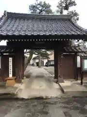 長満寺の山門