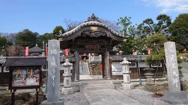 寺岡山元三大師の山門・神門