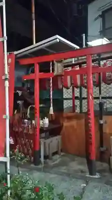 商和稲荷神社の鳥居