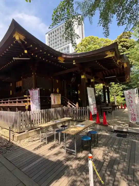 渋谷氷川神社の{uncategorized: "未分類", other: "その他", undefined: "問題あり", building: "その他建物", grave: "お墓", sacred_gate: "鳥居", guardian: "狛犬", statue: "像", buddha: "仏像", history: "歴史", nature: "自然", garden: "庭園", animal: "動物", pagoda: "塔", temizu: "手水舎", mountain_gate: "山門・神門", sanctuary: "本殿・本堂", subordinate: "末社・摂社", art: "芸術", scenery: "景色", jizo: "地蔵", ema: "絵馬", goshuin: "御朱印", omikuji: "おみくじ", items: "授与品その他", amulet: "お守り", goshuincho: "御朱印帳", eats: "食事", festival: "お祭り", votive_dance: "神楽", shichigosan: "七五三参", wedding: "結婚式", experience: "体験その他", initially: "初詣", around: "周辺", anti_infection: "感染症対策"}