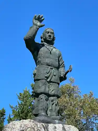 三峯神社の像