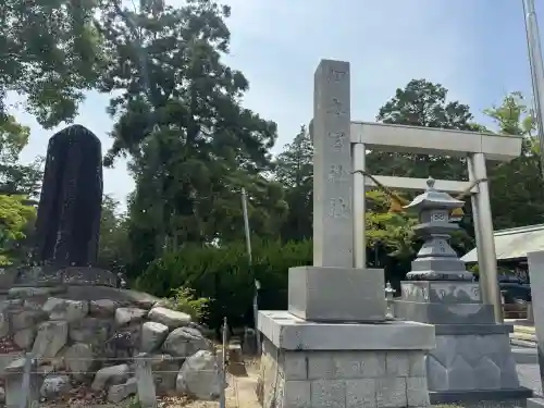 伊奈冨神社の{uncategorized: "未分類", other: "その他", undefined: "問題あり", building: "その他建物", grave: "お墓", sacred_gate: "鳥居", guardian: "狛犬", statue: "像", buddha: "仏像", history: "歴史", nature: "自然", garden: "庭園", animal: "動物", pagoda: "塔", temizu: "手水舎", mountain_gate: "山門・神門", sanctuary: "本殿・本堂", subordinate: "末社・摂社", art: "芸術", scenery: "景色", jizo: "地蔵", ema: "絵馬", goshuin: "御朱印", omikuji: "おみくじ", items: "授与品その他", amulet: "お守り", goshuincho: "御朱印帳", eats: "食事", festival: "お祭り", votive_dance: "神楽", shichigosan: "七五三参", wedding: "結婚式", experience: "体験その他", initially: "初詣", around: "周辺", anti_infection: "感染症対策"}