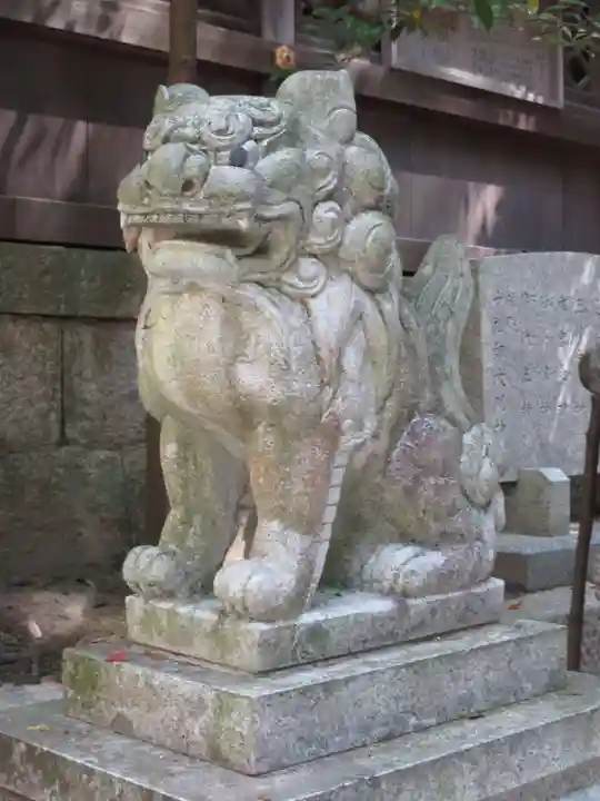 八神社の狛犬
