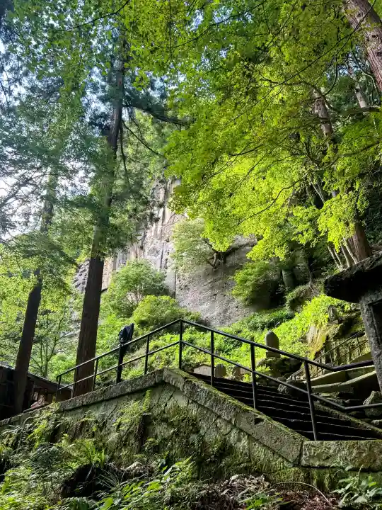 宝珠山 立石寺の{uncategorized: "未分類", other: "その他", undefined: "問題あり", building: "その他建物", grave: "お墓", sacred_gate: "鳥居", guardian: "狛犬", statue: "像", buddha: "仏像", history: "歴史", nature: "自然", garden: "庭園", animal: "動物", pagoda: "塔", temizu: "手水舎", mountain_gate: "山門・神門", sanctuary: "本殿・本堂", subordinate: "末社・摂社", art: "芸術", scenery: "景色", jizo: "地蔵", ema: "絵馬", goshuin: "御朱印", omikuji: "おみくじ", items: "授与品その他", amulet: "お守り", goshuincho: "御朱印帳", eats: "食事", festival: "お祭り", votive_dance: "神楽", shichigosan: "七五三参", wedding: "結婚式", experience: "体験その他", initially: "初詣", around: "周辺", anti_infection: "感染症対策"}