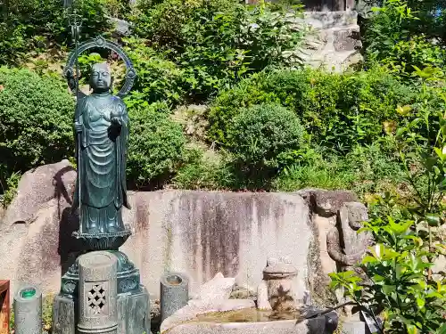 長明寺の像