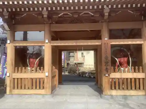 東界寺の山門