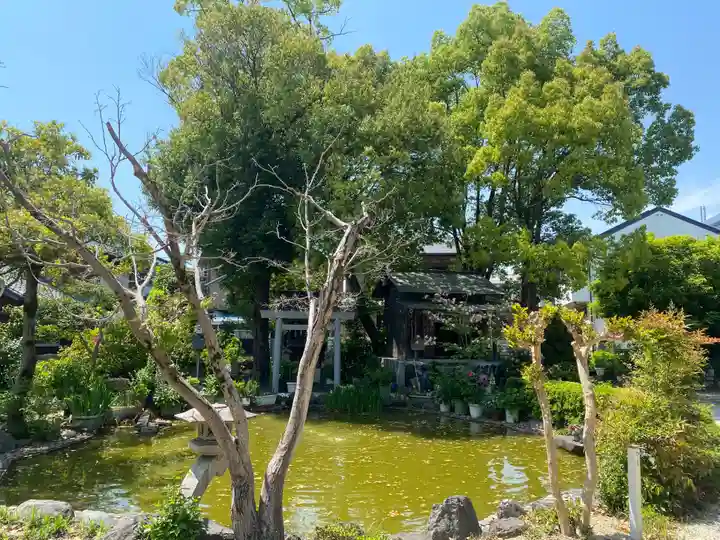 神館神社の庭園