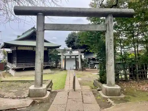 上高田氷川神社の{uncategorized: "未分類", other: "その他", undefined: "問題あり", building: "その他建物", grave: "お墓", sacred_gate: "鳥居", guardian: "狛犬", statue: "像", buddha: "仏像", history: "歴史", nature: "自然", garden: "庭園", animal: "動物", pagoda: "塔", temizu: "手水舎", mountain_gate: "山門・神門", sanctuary: "本殿・本堂", subordinate: "末社・摂社", art: "芸術", scenery: "景色", jizo: "地蔵", ema: "絵馬", goshuin: "御朱印", omikuji: "おみくじ", items: "授与品その他", amulet: "お守り", goshuincho: "御朱印帳", eats: "食事", festival: "お祭り", votive_dance: "神楽", shichigosan: "七五三参", wedding: "結婚式", experience: "体験その他", initially: "初詣", around: "周辺", anti_infection: "感染症対策"}