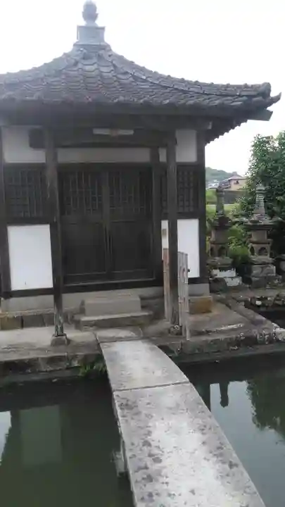 願成就寺の本殿・本堂