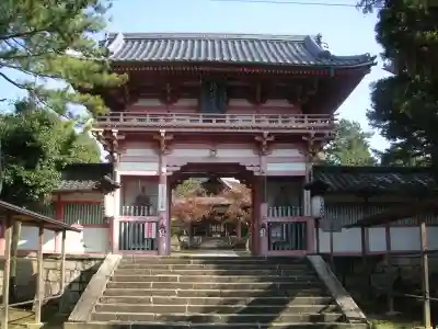 新日吉神宮の山門・神門
