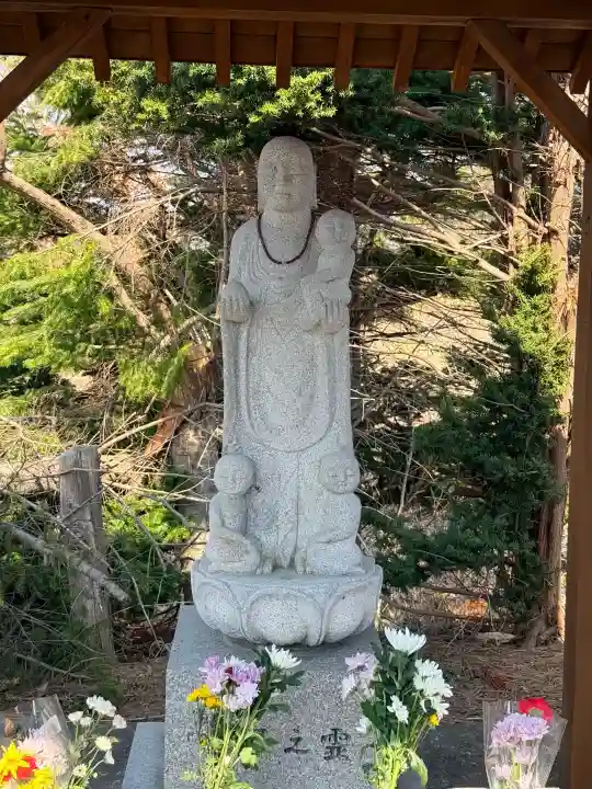 御宮野地蔵尊の{uncategorized: "未分類", other: "その他", undefined: "問題あり", building: "その他建物", grave: "お墓", sacred_gate: "鳥居", guardian: "狛犬", statue: "像", buddha: "仏像", history: "歴史", nature: "自然", garden: "庭園", animal: "動物", pagoda: "塔", temizu: "手水舎", mountain_gate: "山門・神門", sanctuary: "本殿・本堂", subordinate: "末社・摂社", art: "芸術", scenery: "景色", jizo: "地蔵", ema: "絵馬", goshuin: "御朱印", omikuji: "おみくじ", items: "授与品その他", amulet: "お守り", goshuincho: "御朱印帳", eats: "食事", festival: "お祭り", votive_dance: "神楽", shichigosan: "七五三参", wedding: "結婚式", experience: "体験その他", initially: "初詣", around: "周辺", anti_infection: "感染症対策"}