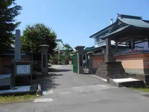 実行寺の山門