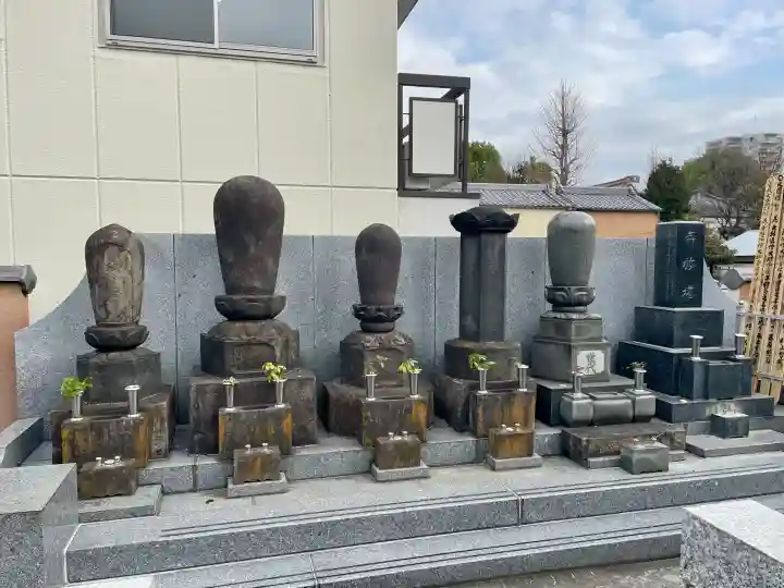 長寿寺の{uncategorized: "未分類", other: "その他", undefined: "問題あり", building: "その他建物", grave: "お墓", sacred_gate: "鳥居", guardian: "狛犬", statue: "像", buddha: "仏像", history: "歴史", nature: "自然", garden: "庭園", animal: "動物", pagoda: "塔", temizu: "手水舎", mountain_gate: "山門・神門", sanctuary: "本殿・本堂", subordinate: "末社・摂社", art: "芸術", scenery: "景色", jizo: "地蔵", ema: "絵馬", goshuin: "御朱印", omikuji: "おみくじ", items: "授与品その他", amulet: "お守り", goshuincho: "御朱印帳", eats: "食事", festival: "お祭り", votive_dance: "神楽", shichigosan: "七五三参", wedding: "結婚式", experience: "体験その他", initially: "初詣", around: "周辺", anti_infection: "感染症対策"}