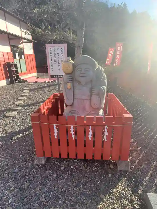 出雲神社の像