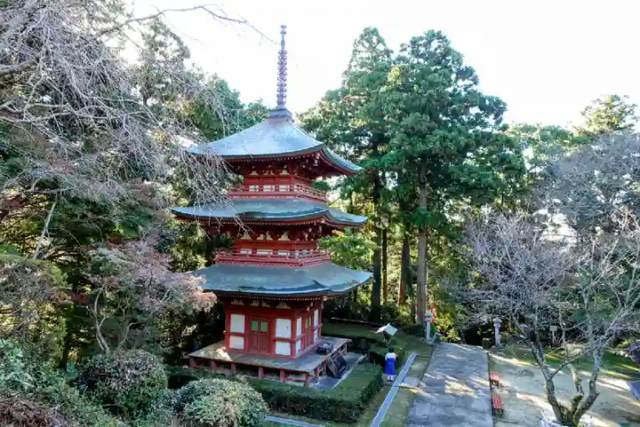 目の霊山 油山寺の塔