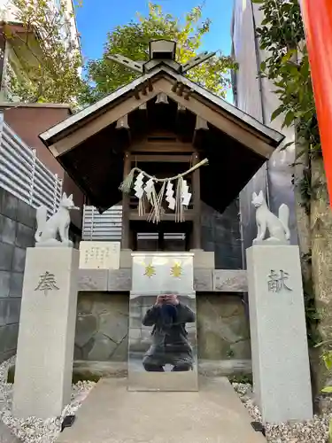 代沢稲荷の本殿・本堂