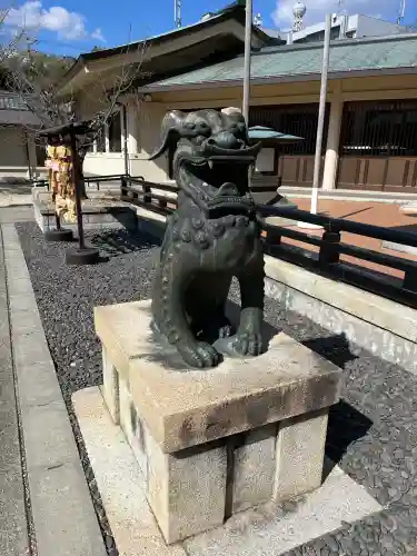 三重縣護國神社の{uncategorized: "未分類", other: "その他", undefined: "問題あり", building: "その他建物", grave: "お墓", sacred_gate: "鳥居", guardian: "狛犬", statue: "像", buddha: "仏像", history: "歴史", nature: "自然", garden: "庭園", animal: "動物", pagoda: "塔", temizu: "手水舎", mountain_gate: "山門・神門", sanctuary: "本殿・本堂", subordinate: "末社・摂社", art: "芸術", scenery: "景色", jizo: "地蔵", ema: "絵馬", goshuin: "御朱印", omikuji: "おみくじ", items: "授与品その他", amulet: "お守り", goshuincho: "御朱印帳", eats: "食事", festival: "お祭り", votive_dance: "神楽", shichigosan: "七五三参", wedding: "結婚式", experience: "体験その他", initially: "初詣", around: "周辺", anti_infection: "感染症対策"}