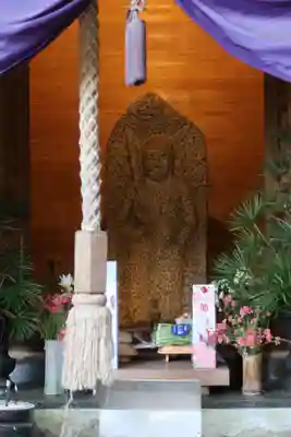 閼伽井不動の仏像