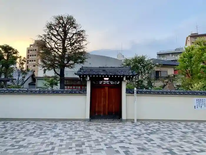 福厳寺の山門