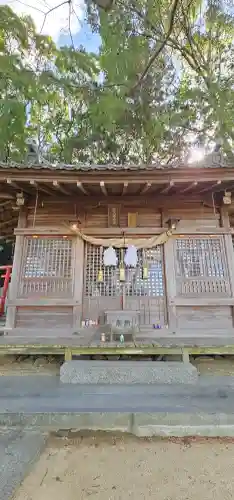 伊豫稲荷神社の{uncategorized: "未分類", other: "その他", undefined: "問題あり", building: "その他建物", grave: "お墓", sacred_gate: "鳥居", guardian: "狛犬", statue: "像", buddha: "仏像", history: "歴史", nature: "自然", garden: "庭園", animal: "動物", pagoda: "塔", temizu: "手水舎", mountain_gate: "山門・神門", sanctuary: "本殿・本堂", subordinate: "末社・摂社", art: "芸術", scenery: "景色", jizo: "地蔵", ema: "絵馬", goshuin: "御朱印", omikuji: "おみくじ", items: "授与品その他", amulet: "お守り", goshuincho: "御朱印帳", eats: "食事", festival: "お祭り", votive_dance: "神楽", shichigosan: "七五三参", wedding: "結婚式", experience: "体験その他", initially: "初詣", around: "周辺", anti_infection: "感染症対策"}