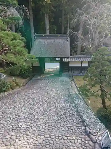 尊永寺の山門・神門