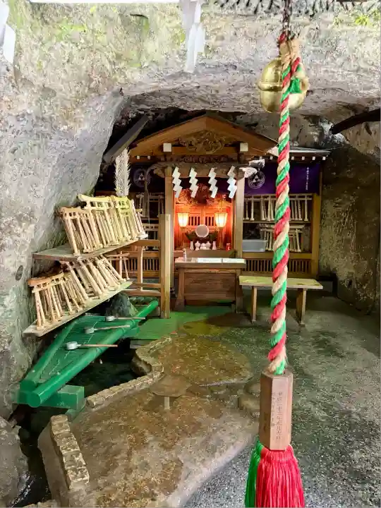 銭洗弁財天宇賀福神社(神奈川県)