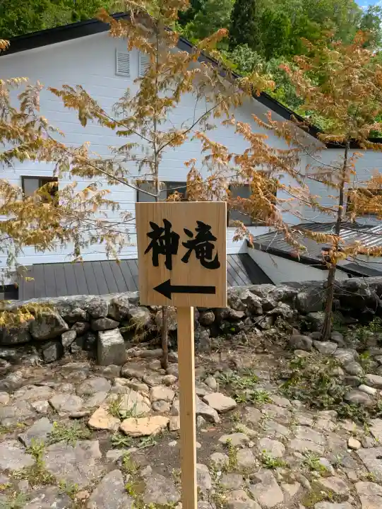 高宮神社の{uncategorized: "未分類", other: "その他", undefined: "問題あり", building: "その他建物", grave: "お墓", sacred_gate: "鳥居", guardian: "狛犬", statue: "像", buddha: "仏像", history: "歴史", nature: "自然", garden: "庭園", animal: "動物", pagoda: "塔", temizu: "手水舎", mountain_gate: "山門・神門", sanctuary: "本殿・本堂", subordinate: "末社・摂社", art: "芸術", scenery: "景色", jizo: "地蔵", ema: "絵馬", goshuin: "御朱印", omikuji: "おみくじ", items: "授与品その他", amulet: "お守り", goshuincho: "御朱印帳", eats: "食事", festival: "お祭り", votive_dance: "神楽", shichigosan: "七五三参", wedding: "結婚式", experience: "体験その他", initially: "初詣", around: "周辺", anti_infection: "感染症対策"}