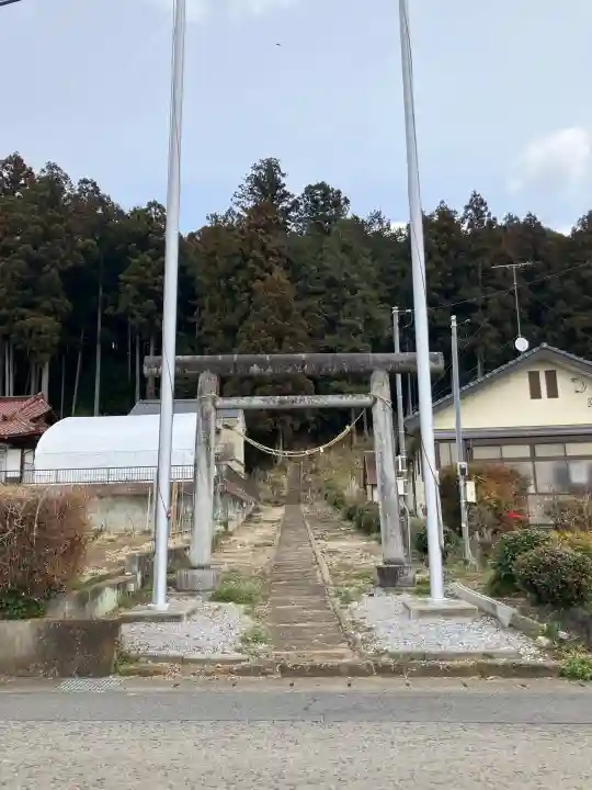 金枝温泉神社の{uncategorized: "未分類", other: "その他", undefined: "問題あり", building: "その他建物", grave: "お墓", sacred_gate: "鳥居", guardian: "狛犬", statue: "像", buddha: "仏像", history: "歴史", nature: "自然", garden: "庭園", animal: "動物", pagoda: "塔", temizu: "手水舎", mountain_gate: "山門・神門", sanctuary: "本殿・本堂", subordinate: "末社・摂社", art: "芸術", scenery: "景色", jizo: "地蔵", ema: "絵馬", goshuin: "御朱印", omikuji: "おみくじ", items: "授与品その他", amulet: "お守り", goshuincho: "御朱印帳", eats: "食事", festival: "お祭り", votive_dance: "神楽", shichigosan: "七五三参", wedding: "結婚式", experience: "体験その他", initially: "初詣", around: "周辺", anti_infection: "感染症対策"}