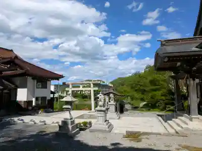 高穂神社の{uncategorized: "未分類", other: "その他", undefined: "問題あり", building: "その他建物", grave: "お墓", sacred_gate: "鳥居", guardian: "狛犬", statue: "像", buddha: "仏像", history: "歴史", nature: "自然", garden: "庭園", animal: "動物", pagoda: "塔", temizu: "手水舎", mountain_gate: "山門・神門", sanctuary: "本殿・本堂", subordinate: "末社・摂社", art: "芸術", scenery: "景色", jizo: "地蔵", ema: "絵馬", goshuin: "御朱印", omikuji: "おみくじ", items: "授与品その他", amulet: "お守り", goshuincho: "御朱印帳", eats: "食事", festival: "お祭り", votive_dance: "神楽", shichigosan: "七五三参", wedding: "結婚式", experience: "体験その他", initially: "初詣", around: "周辺", anti_infection: "感染症対策"}