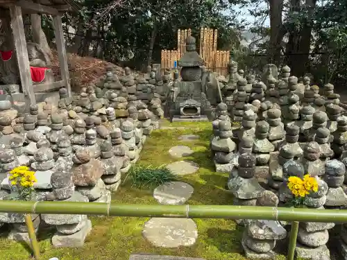 杉本寺の{uncategorized: "未分類", other: "その他", undefined: "問題あり", building: "その他建物", grave: "お墓", sacred_gate: "鳥居", guardian: "狛犬", statue: "像", buddha: "仏像", history: "歴史", nature: "自然", garden: "庭園", animal: "動物", pagoda: "塔", temizu: "手水舎", mountain_gate: "山門・神門", sanctuary: "本殿・本堂", subordinate: "末社・摂社", art: "芸術", scenery: "景色", jizo: "地蔵", ema: "絵馬", goshuin: "御朱印", omikuji: "おみくじ", items: "授与品その他", amulet: "お守り", goshuincho: "御朱印帳", eats: "食事", festival: "お祭り", votive_dance: "神楽", shichigosan: "七五三参", wedding: "結婚式", experience: "体験その他", initially: "初詣", around: "周辺", anti_infection: "感染症対策"}