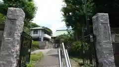 顕正寺の山門