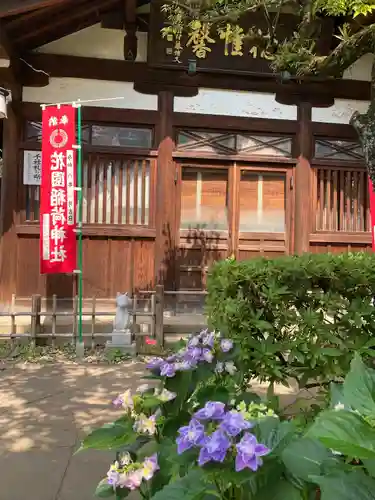 花園稲荷神社の庭園