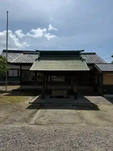 天竹神社の{uncategorized: "未分類", other: "その他", undefined: "問題あり", building: "その他建物", grave: "お墓", sacred_gate: "鳥居", guardian: "狛犬", statue: "像", buddha: "仏像", history: "歴史", nature: "自然", garden: "庭園", animal: "動物", pagoda: "塔", temizu: "手水舎", mountain_gate: "山門・神門", sanctuary: "本殿・本堂", subordinate: "末社・摂社", art: "芸術", scenery: "景色", jizo: "地蔵", ema: "絵馬", goshuin: "御朱印", omikuji: "おみくじ", items: "授与品その他", amulet: "お守り", goshuincho: "御朱印帳", eats: "食事", festival: "お祭り", votive_dance: "神楽", shichigosan: "七五三参", wedding: "結婚式", experience: "体験その他", initially: "初詣", around: "周辺", anti_infection: "感染症対策"}