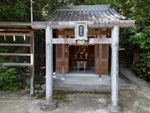 新屋坐天照御魂神社の末社・摂社