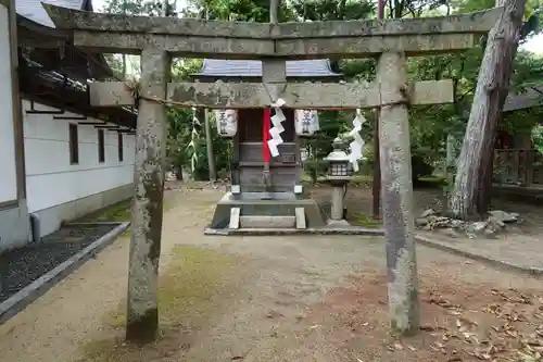 成合春日神社の末社