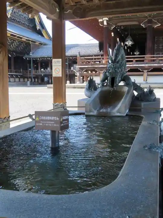 東本願寺(真宗本廟)の手水舎