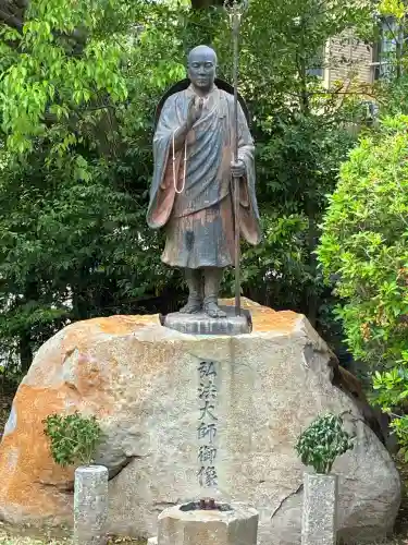 願成就院の{uncategorized: "未分類", other: "その他", undefined: "問題あり", building: "その他建物", grave: "お墓", sacred_gate: "鳥居", guardian: "狛犬", statue: "像", buddha: "仏像", history: "歴史", nature: "自然", garden: "庭園", animal: "動物", pagoda: "塔", temizu: "手水舎", mountain_gate: "山門・神門", sanctuary: "本殿・本堂", subordinate: "末社・摂社", art: "芸術", scenery: "景色", jizo: "地蔵", ema: "絵馬", goshuin: "御朱印", omikuji: "おみくじ", items: "授与品その他", amulet: "お守り", goshuincho: "御朱印帳", eats: "食事", festival: "お祭り", votive_dance: "神楽", shichigosan: "七五三参", wedding: "結婚式", experience: "体験その他", initially: "初詣", around: "周辺", anti_infection: "感染症対策"}