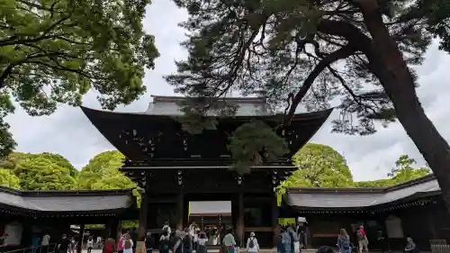 明治神宮の{uncategorized: "未分類", other: "その他", undefined: "問題あり", building: "その他建物", grave: "お墓", sacred_gate: "鳥居", guardian: "狛犬", statue: "像", buddha: "仏像", history: "歴史", nature: "自然", garden: "庭園", animal: "動物", pagoda: "塔", temizu: "手水舎", mountain_gate: "山門・神門", sanctuary: "本殿・本堂", subordinate: "末社・摂社", art: "芸術", scenery: "景色", jizo: "地蔵", ema: "絵馬", goshuin: "御朱印", omikuji: "おみくじ", items: "授与品その他", amulet: "お守り", goshuincho: "御朱印帳", eats: "食事", festival: "お祭り", votive_dance: "神楽", shichigosan: "七五三参", wedding: "結婚式", experience: "体験その他", initially: "初詣", around: "周辺", anti_infection: "感染症対策"}