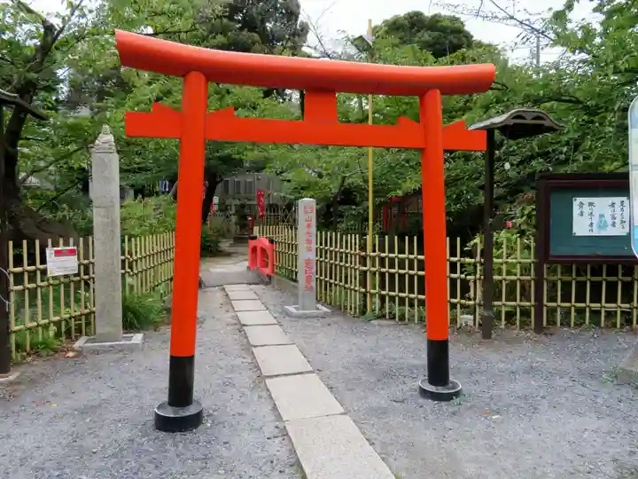 瀧泉寺(目黒不動尊)の鳥居
