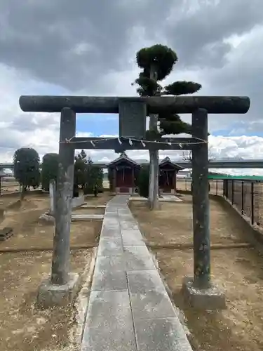 諏訪神社の鳥居