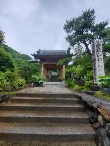 宝林院の山門